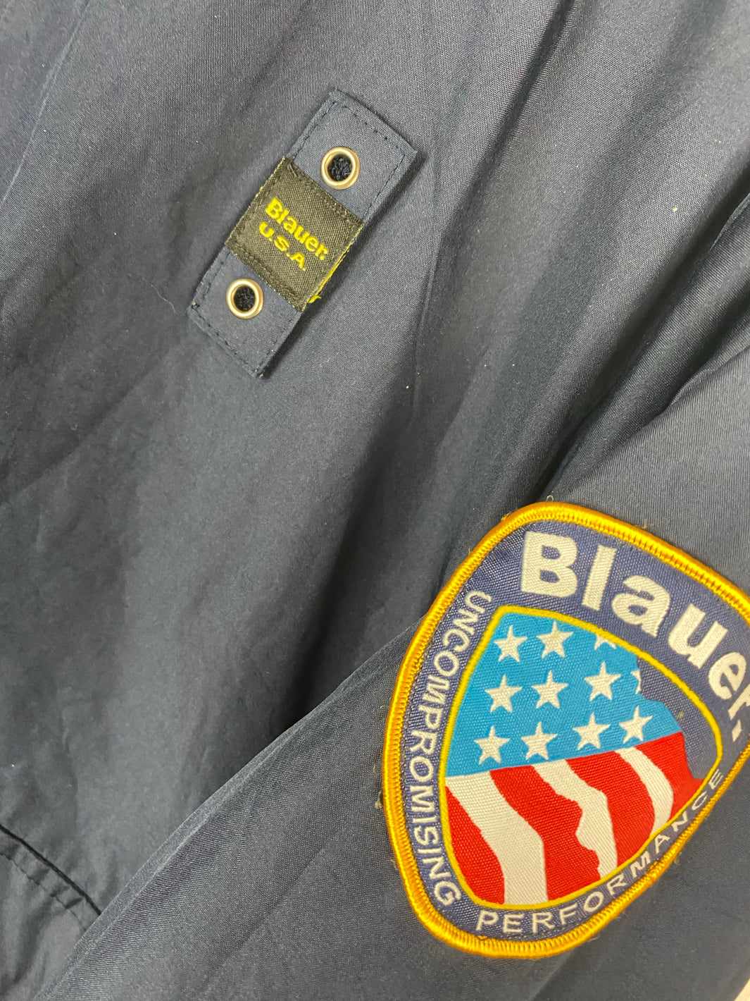 Blauer Bomberjacke